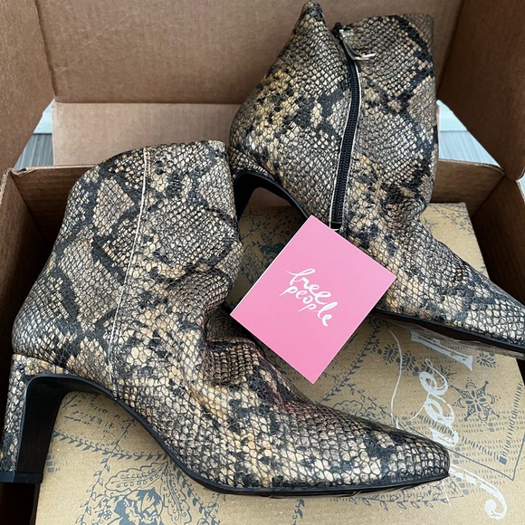 Host Pick Free People Cybill Heel Boot - Picture 8 of 9